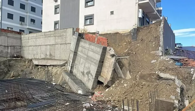 Seferihisar’da Şiddetli Yağış, İstinat Duvarını Çöktürdü