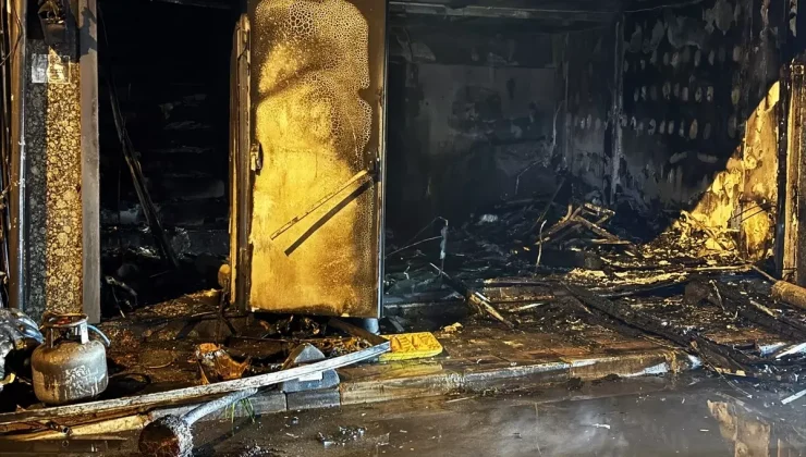 İzmir’deki Mühürlü Otelde Yangın Paniği!