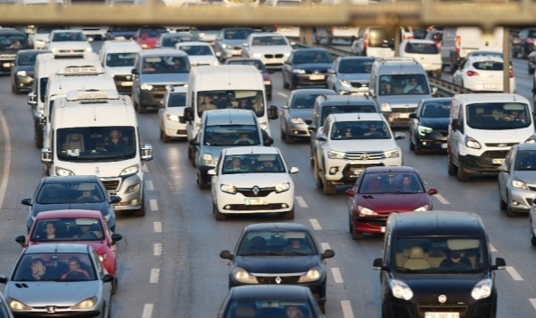İzmir’de Ekim’de 13 bin 333 araç kaydedildi!