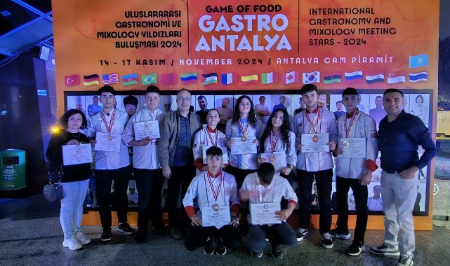 İzmirli Öğrencilerden Uluslararası Başarı!