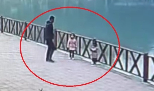 Baba, Kızını Gölde Kurtardı: O Anlar Kamerada