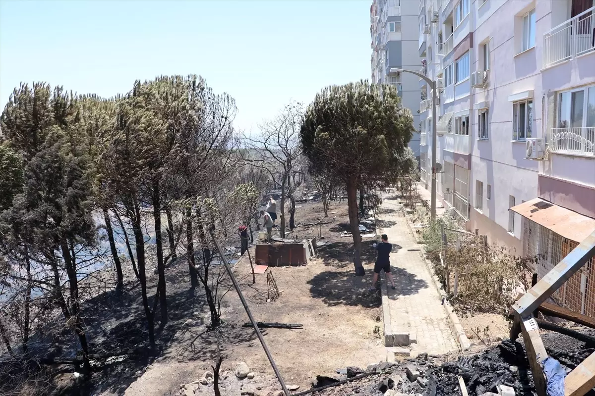 İzmir’de Otluk Alanlarda Yangın Kontrol Altına Alındı