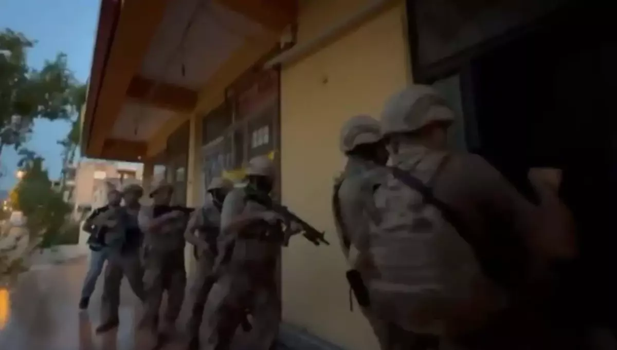 İzmir’de Terör Operasyonu: 7 Gözaltı!