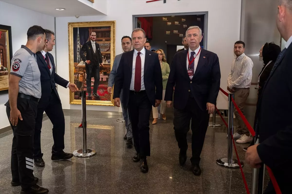 CHP’de Başkanlar Toplantısı ve İşçiler Eylemi