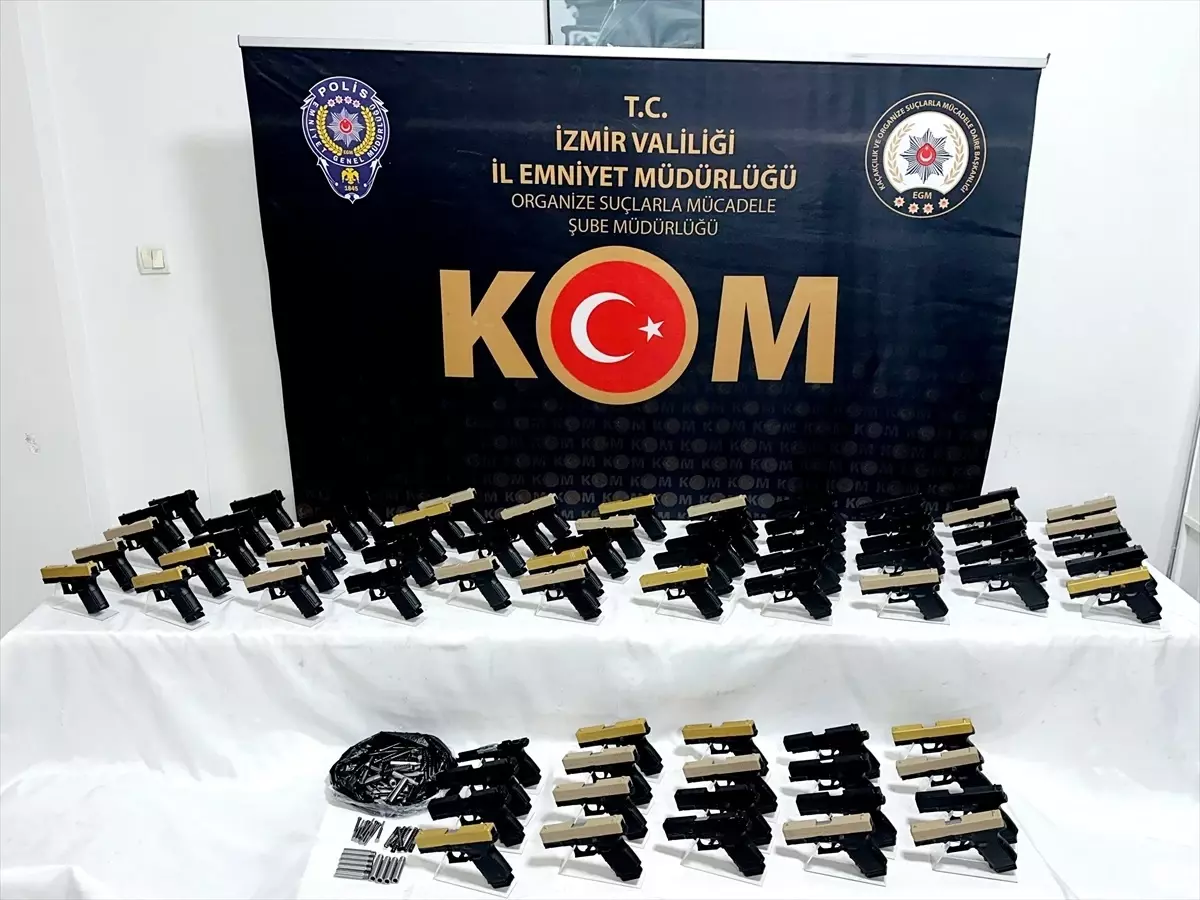 İzmir’de Yasadışı Silah Ticareti Operasyonu: 9 Tutuklama
