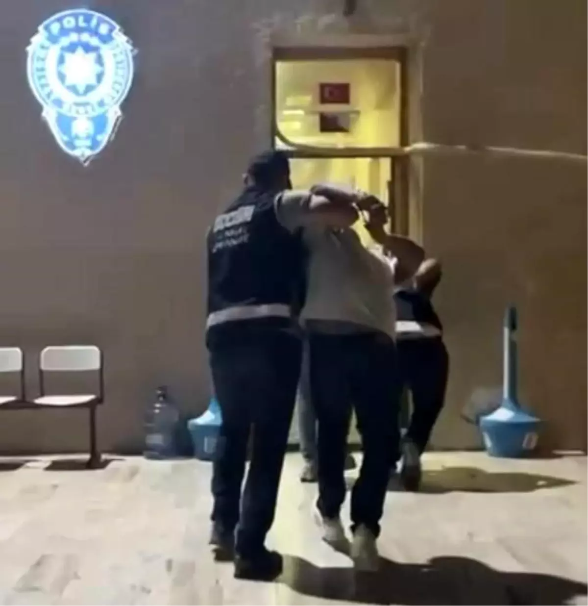 Çeşme’de Silahlı Kavga: 2 Yaralı, 2 Gözaltı!