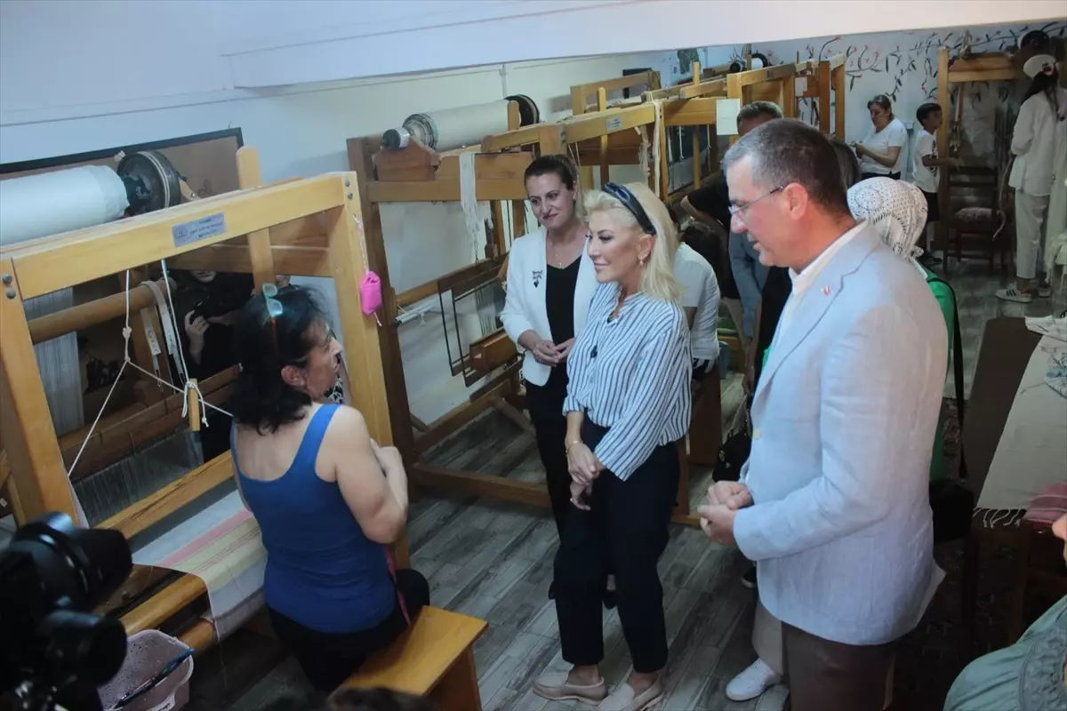 İzmir Milletvekili Bursalı’dan Kadın Çiftçilere Destek