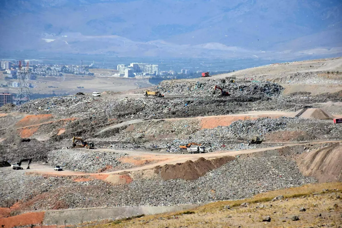 Çiğli’de Çöp İzni Krizi: Mahalleli Tepkili