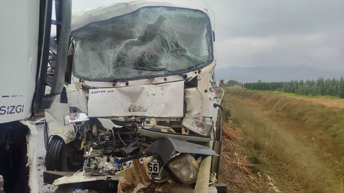 Ödemiş’te Süt Kamyonu Çarpışması: 1 Yaralı