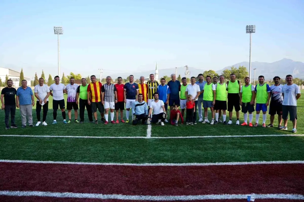 İzmir’de Protokol Üyeleri Futbol Maçında Buluştu