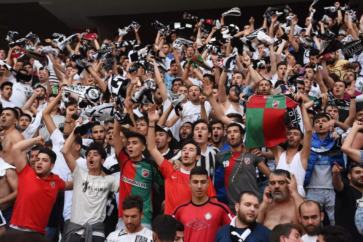 Alsancak’ta 19 Yıl Sonra Tarihi Derbi!