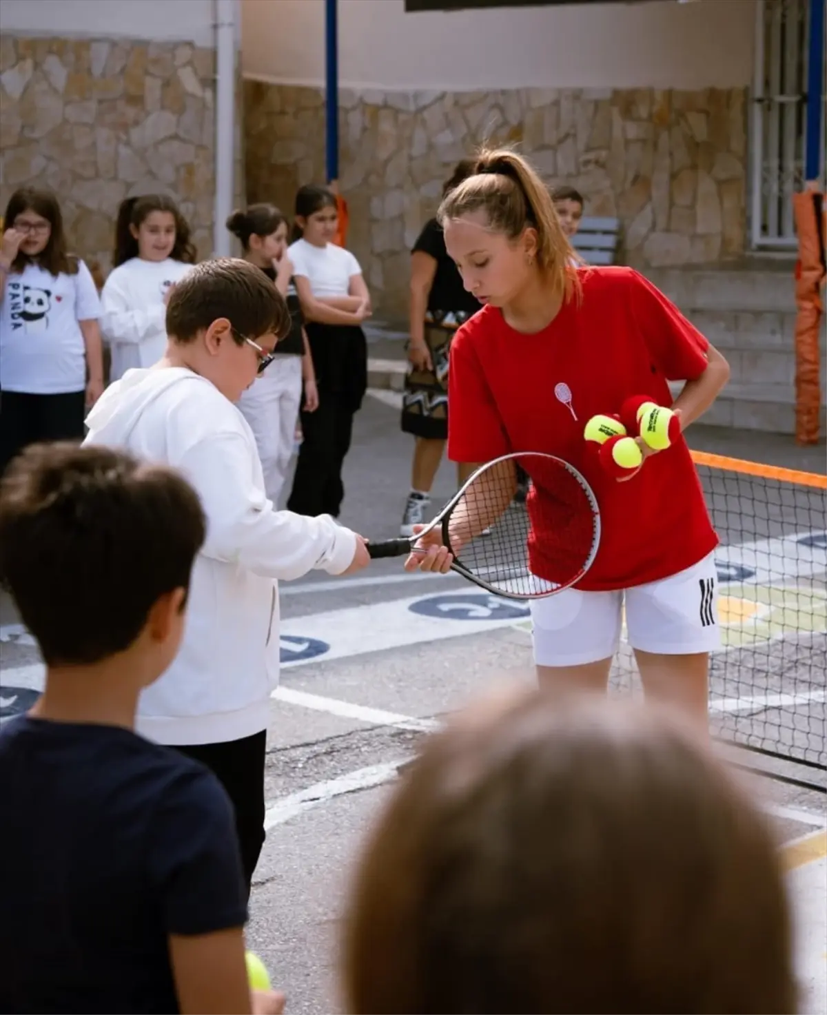 İpek Soylu Şemin, Öğrencilerle Tenis Oynadı!