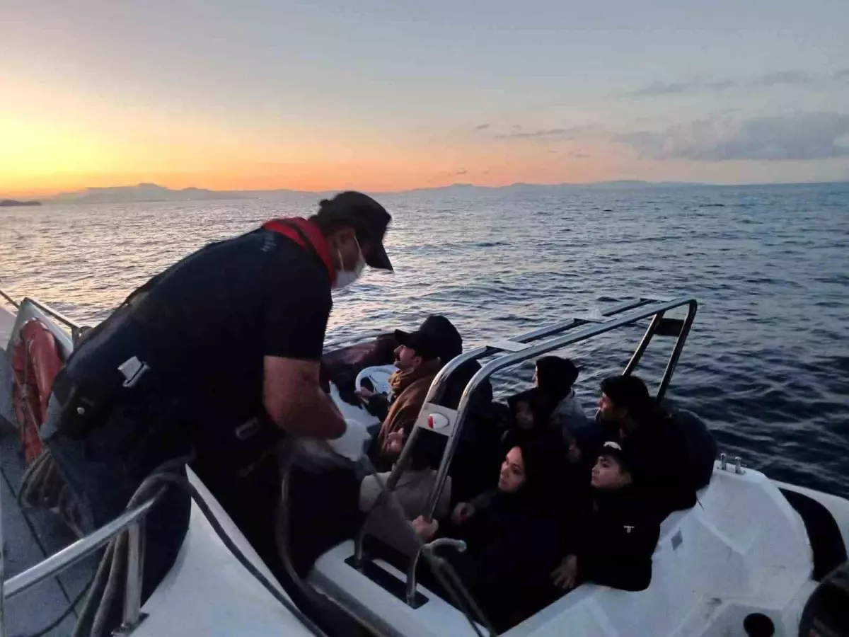 İzmir’de Düzensiz Göçmen Operasyonu: 72 Yakalandı!