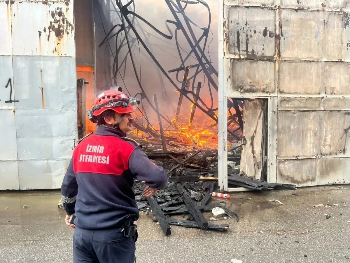 İzmir’de Yangın 4 Saatte Kontrol Altına Alındı!