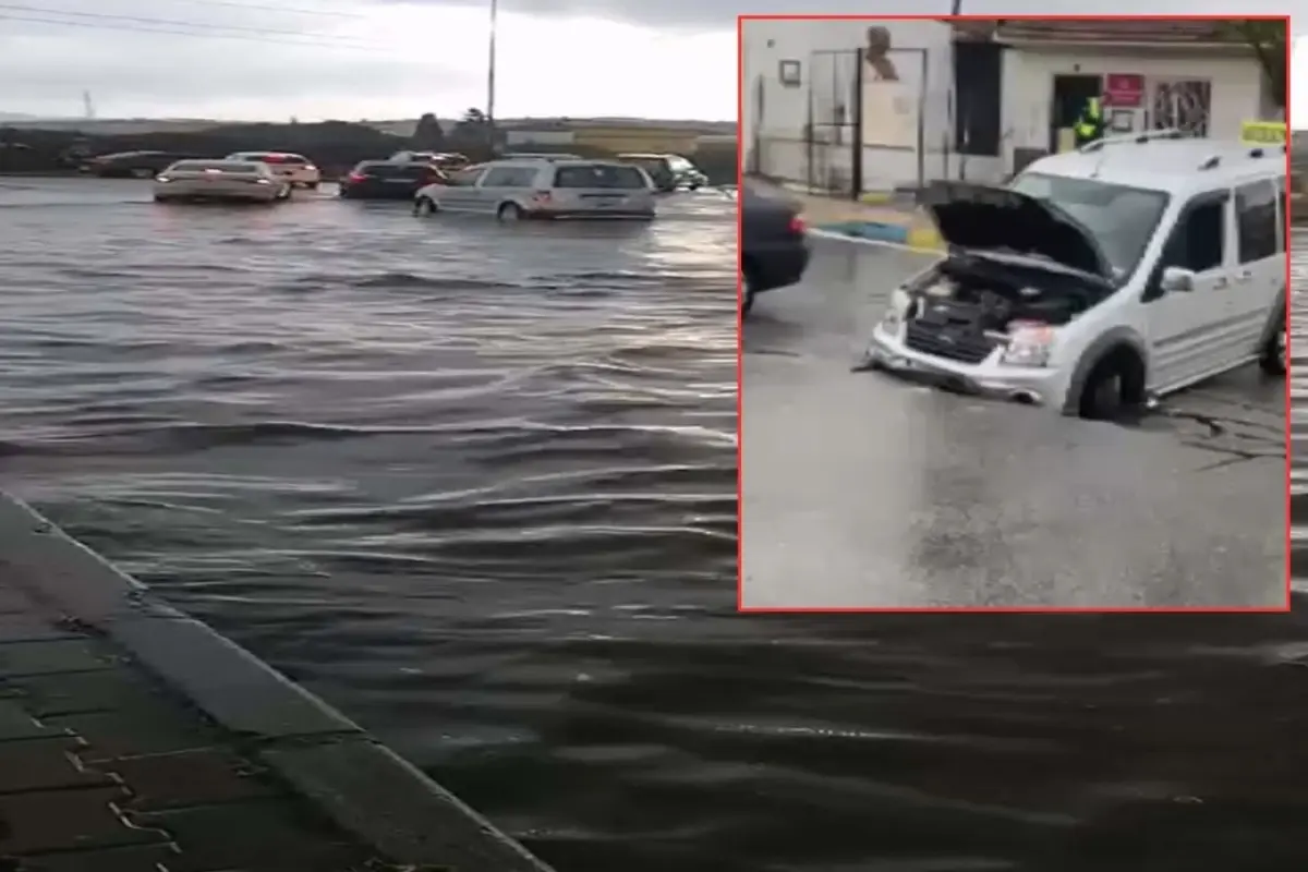 İzmir’de Şiddetli Yağış: Yol Göçtü, Çöpler Deniz!