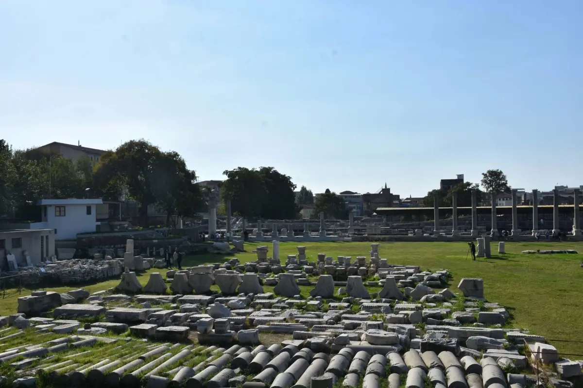 İzmir’de 1800 Yıllık Roma Heykeli Bulundu!