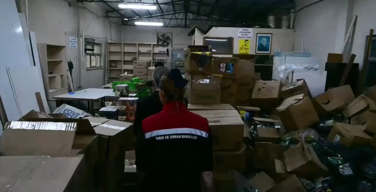 İzmir’de 30 Ton Tarihi Geçmiş Gıda Ele Geçirildi!