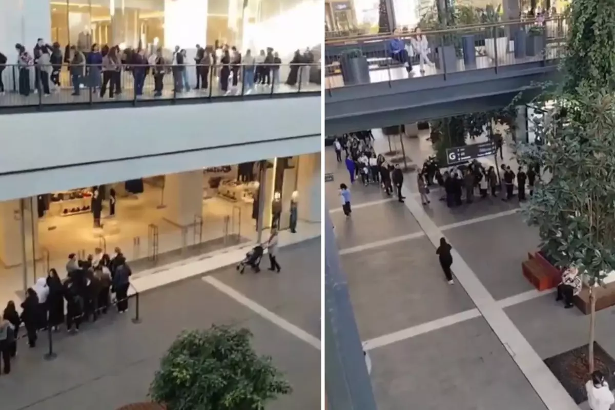 Cuma İndirimleriyle AVM’lerde Uzun Kuyruklar!