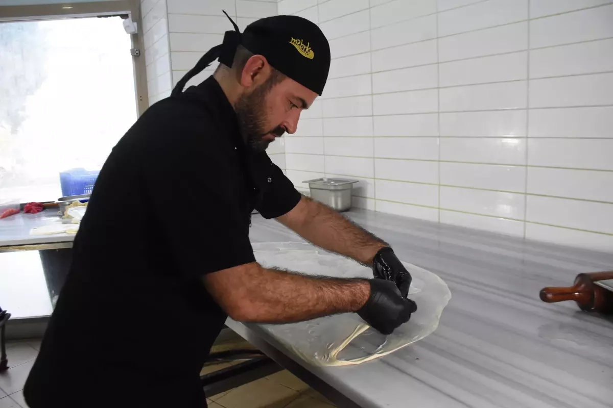 İzmir’de 2 Kiloluk Dev Boyoz Gıda Dünyasını Sarsıyor!