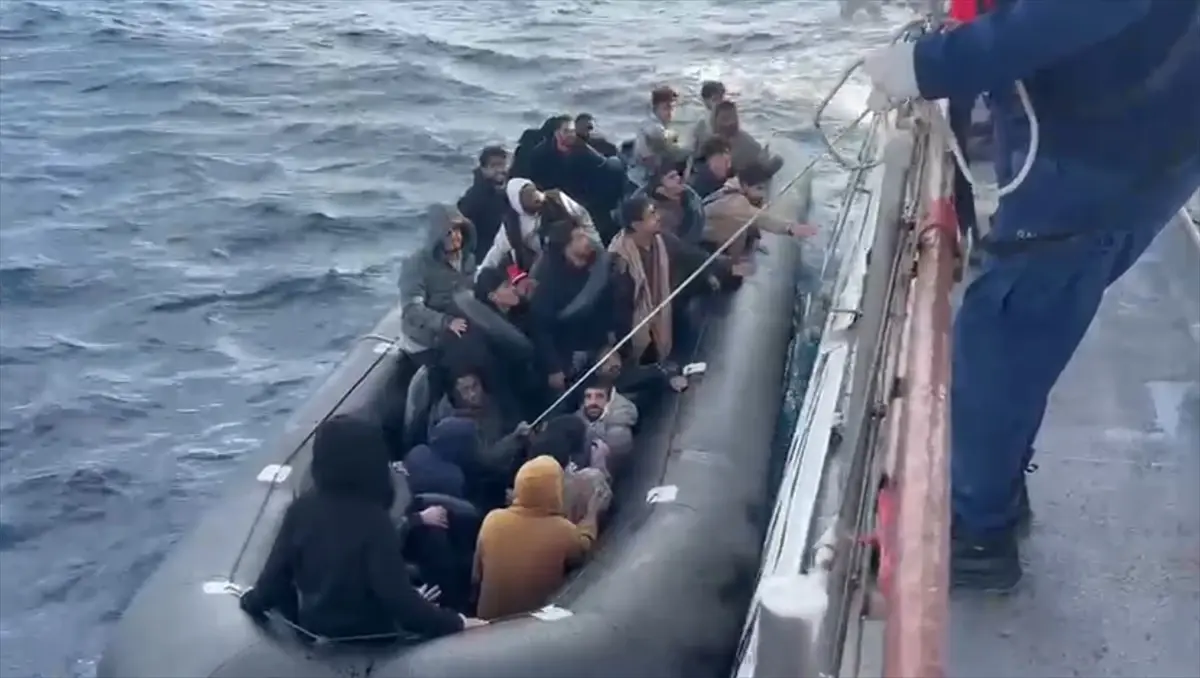 İzmir’de 37 Düzensiz Göçmen Yakalandı, 33 Kurtarıldı!