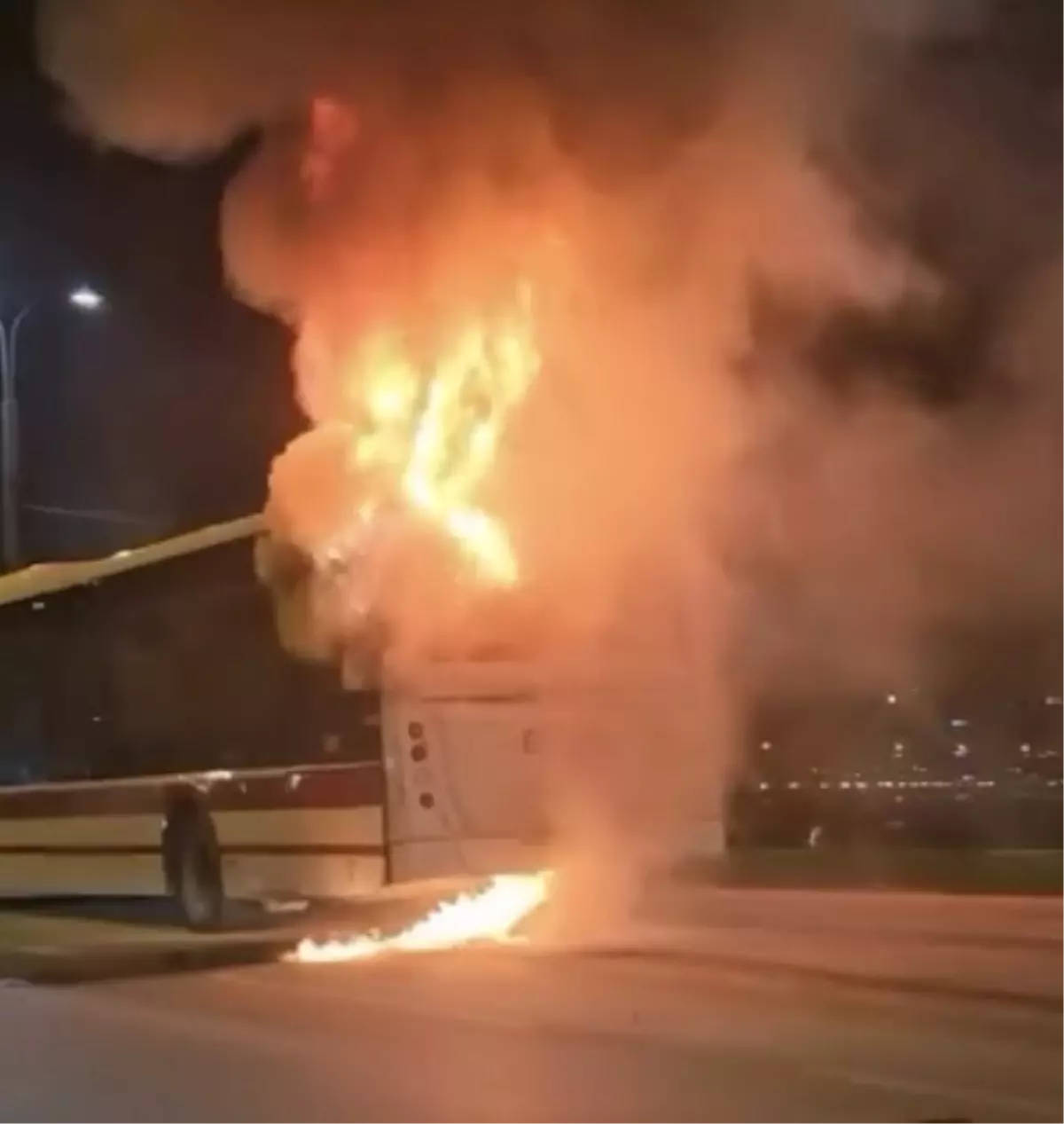 İzmir’de ESHOT Otobüsünde Yangın: Yolcular Güvende!