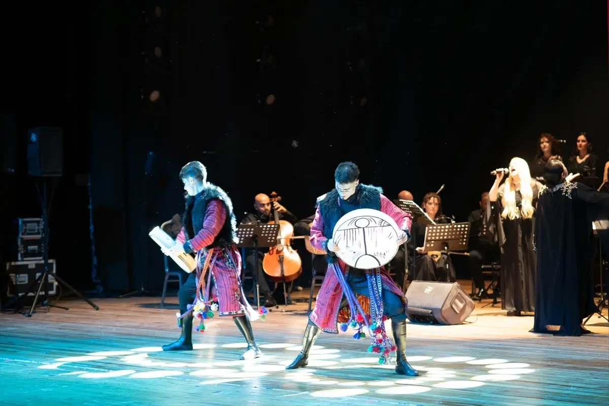 Türk Dünyası Dans Topluluğu’ndan Renkli Konser!