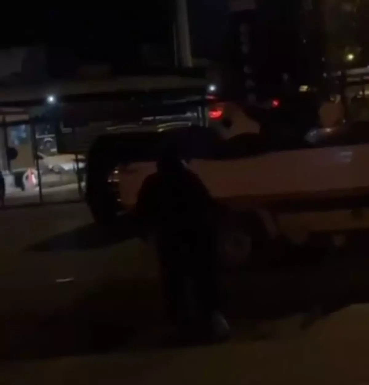 Buca’da Oto Galeriye Patlayıcı Saldırı: 2 Gözaltı!