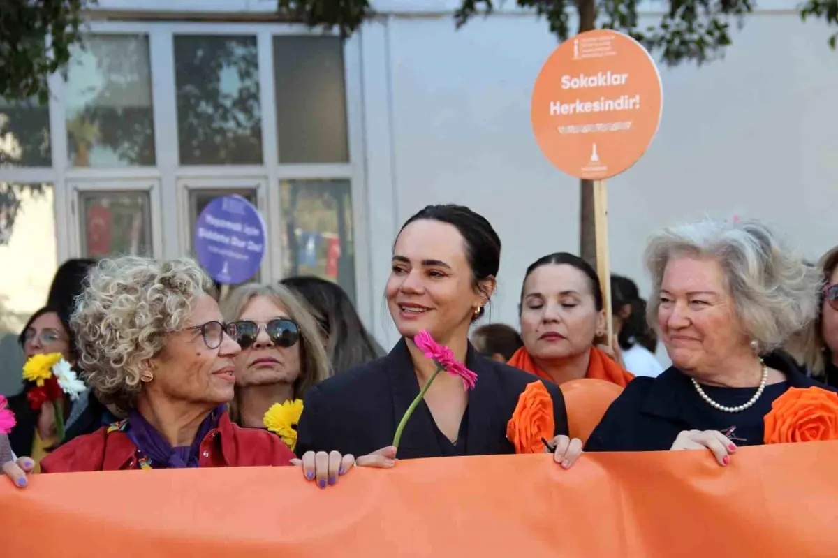 Kadınlar Turuncu ile Şiddete Dur Dedi!