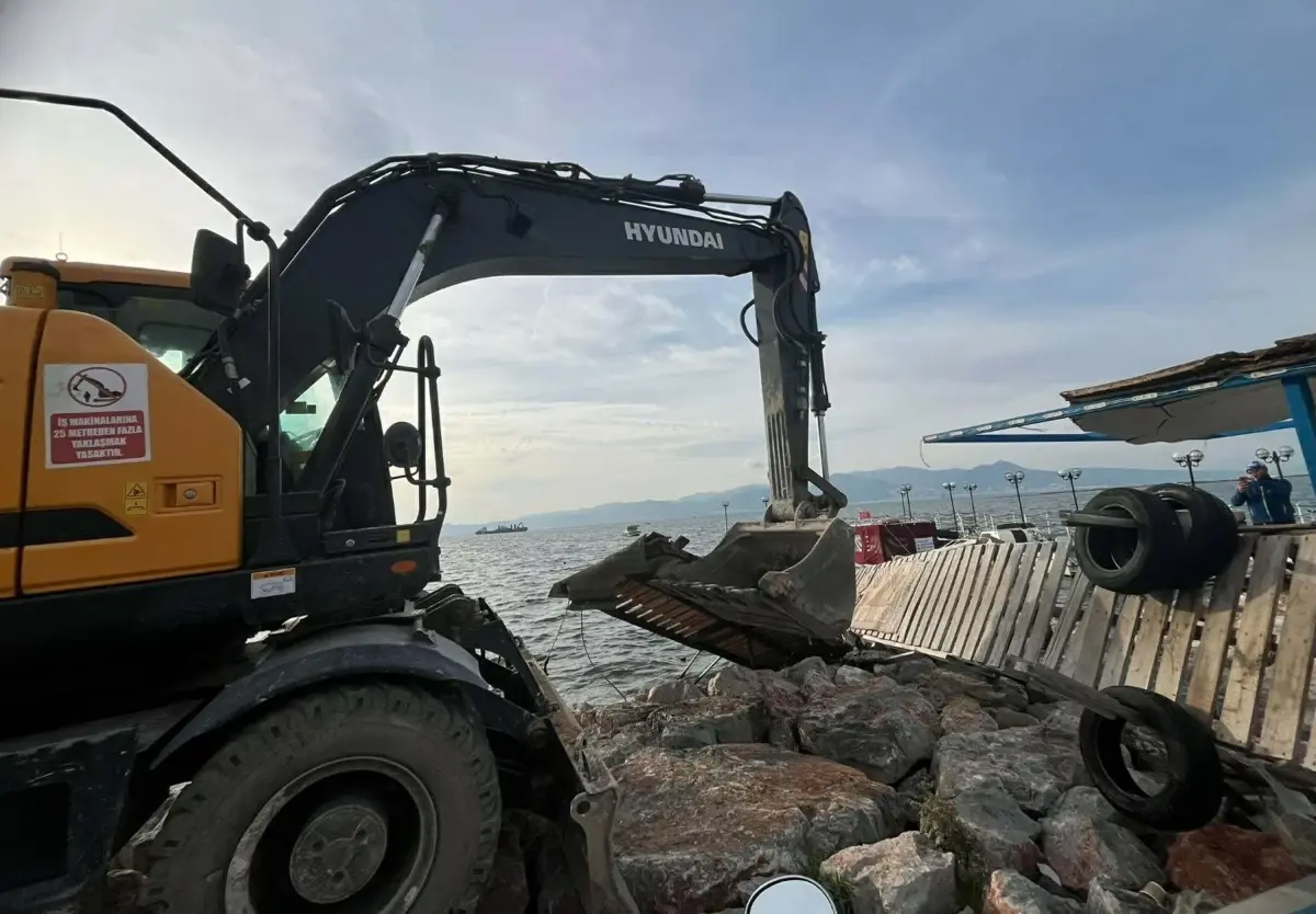 Karşıyaka’da Kaçak Barınaklar Tartışma Yarattı!