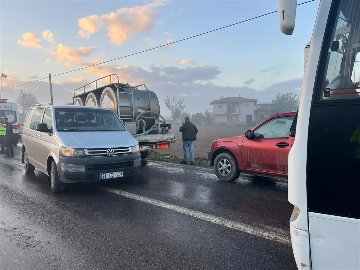 İzmir’de Trafik Kazası: 5 Yaralı, Endişe Verici!