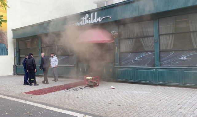 Yenibağlar’da Otelde Yangın Paniği: 152 Kişi Tahliye!