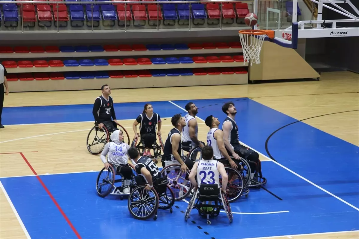 Karabük, İzmir’i 71-54 ile geçti!