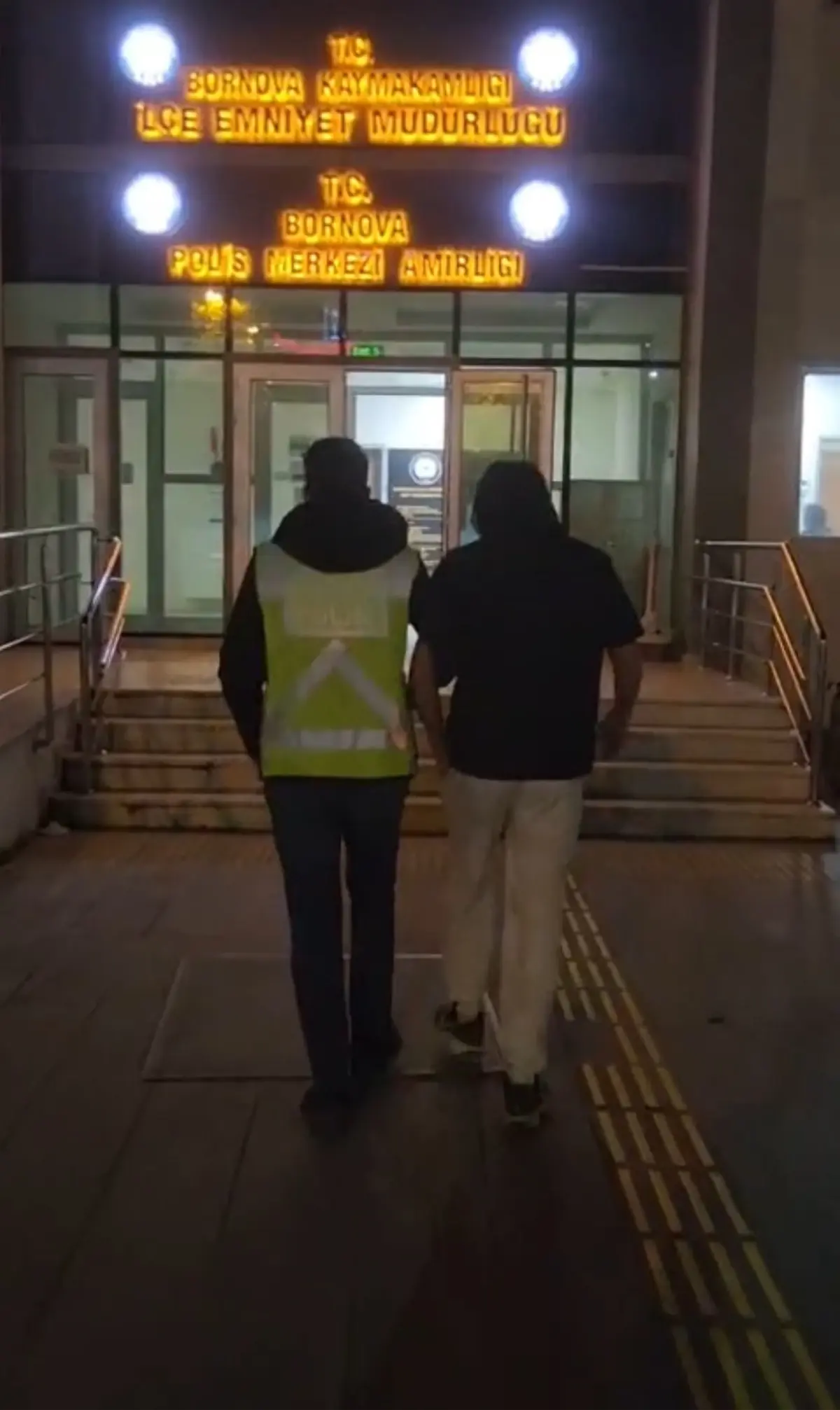 Bornova’da Levye ile Trafik Saldırısı: İki Gözaltı