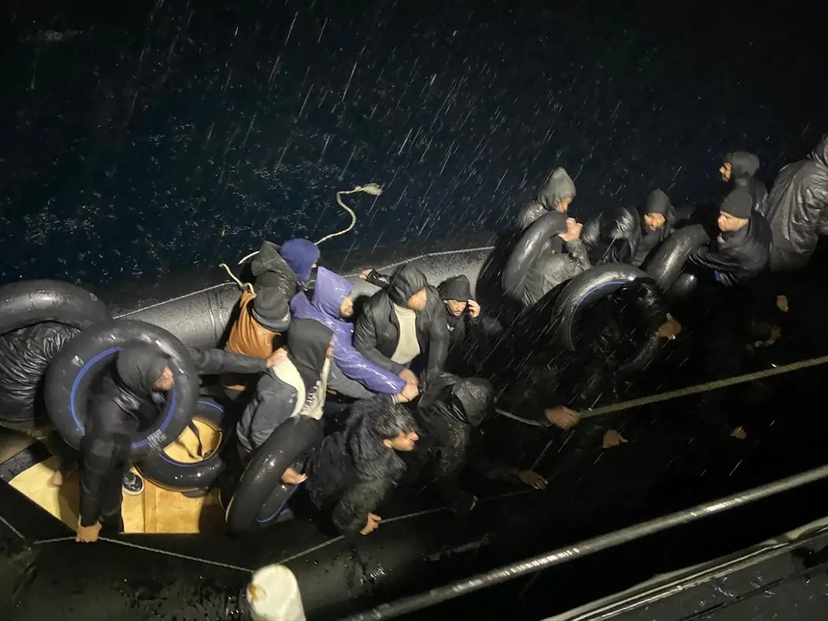 Karaburun’da 26 Düzensiz Göçmen Kurtarıldı