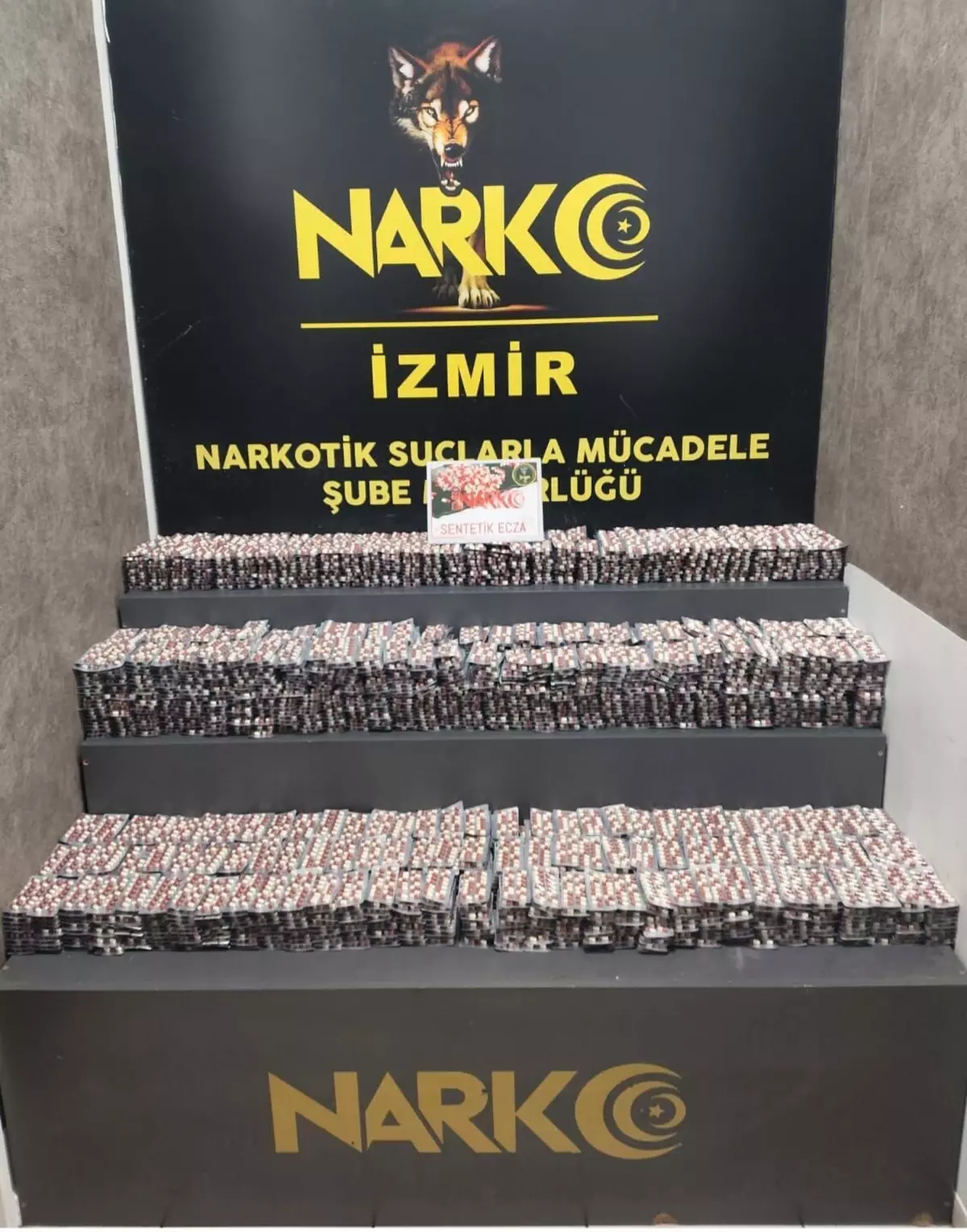İzmir’de Uyuşturucu Operasyonu: 55 Bin Hap Ele Geçirildi!