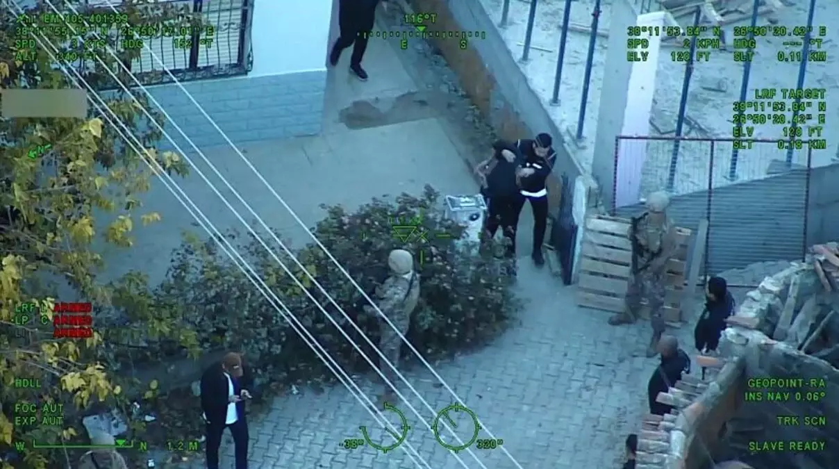 İzmir’de Suç Örgütüne Operasyon: 29 Gözaltı!