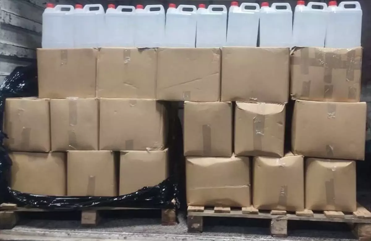 Bornova’da 860 Litre Sahte İçki Malzemesi Ele Geçirildi