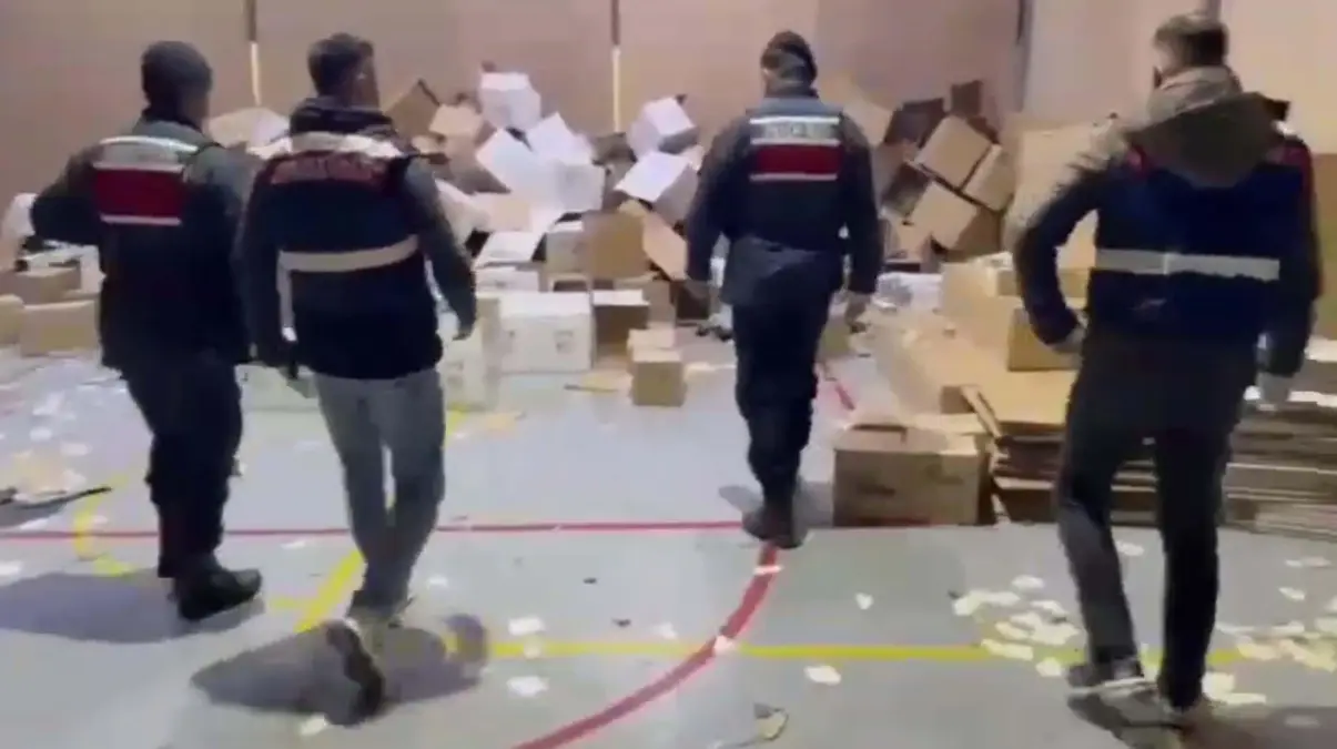 Karşıyaka’da Yılbaşı Öncesi 2850 Litre Etil Alkol Ele Geçirildi