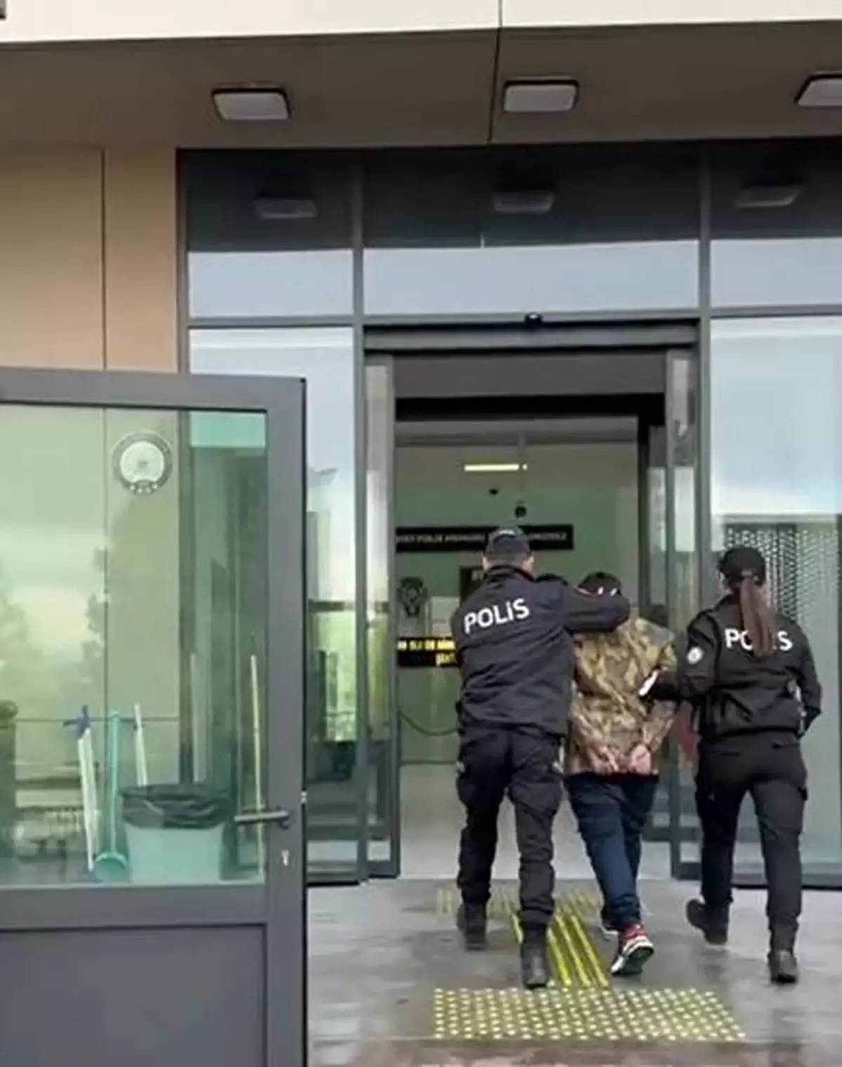 Dolandırıcı T.A. İzmir’de Yakalandı!