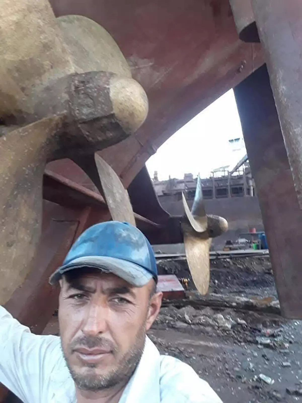 İzmir’de İşçi Vincin Altında Kalarak Hayatını Kaybetti