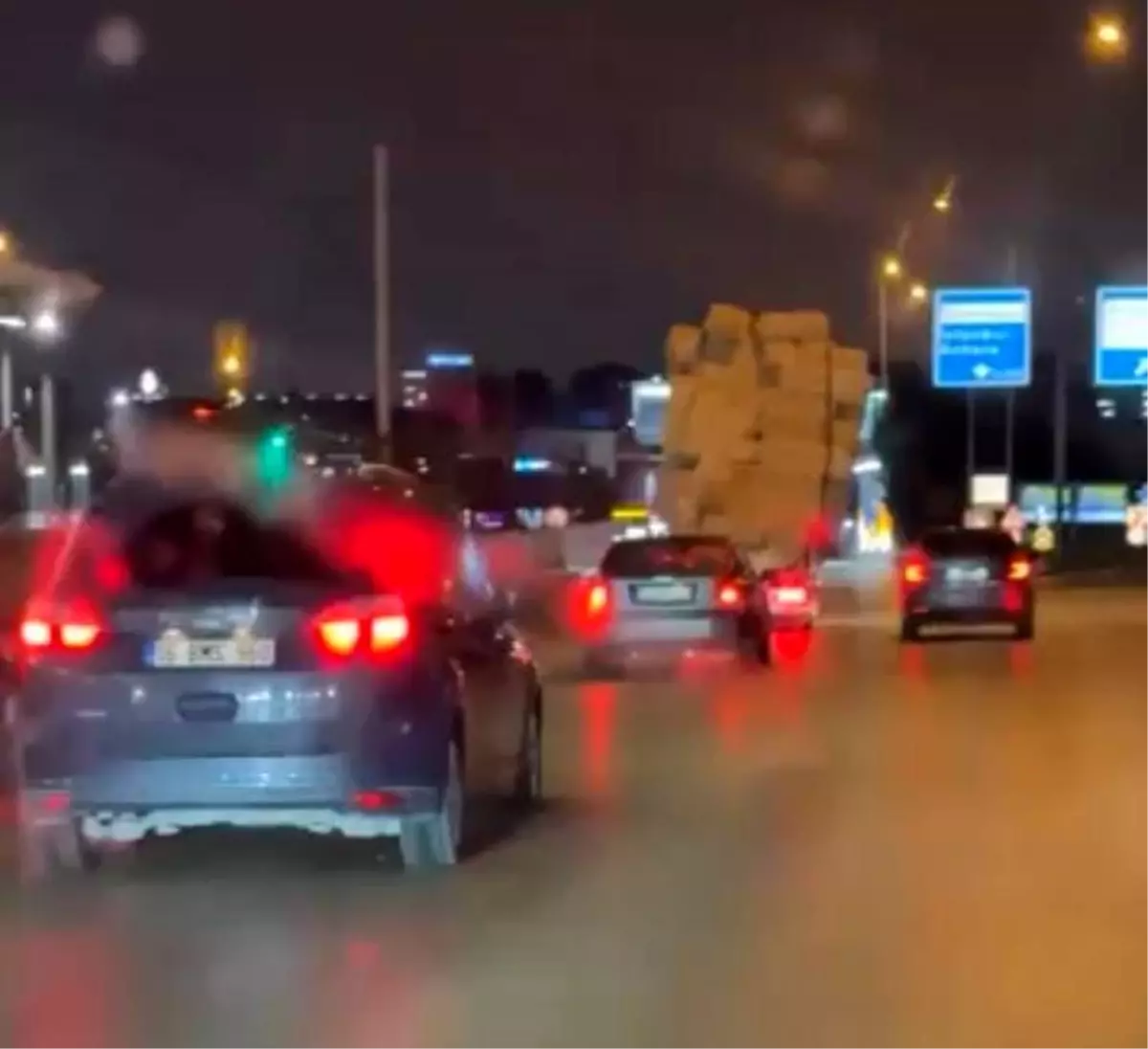 Tehlikeli Saman Yükü Trafiği Tehdit Ediyor!