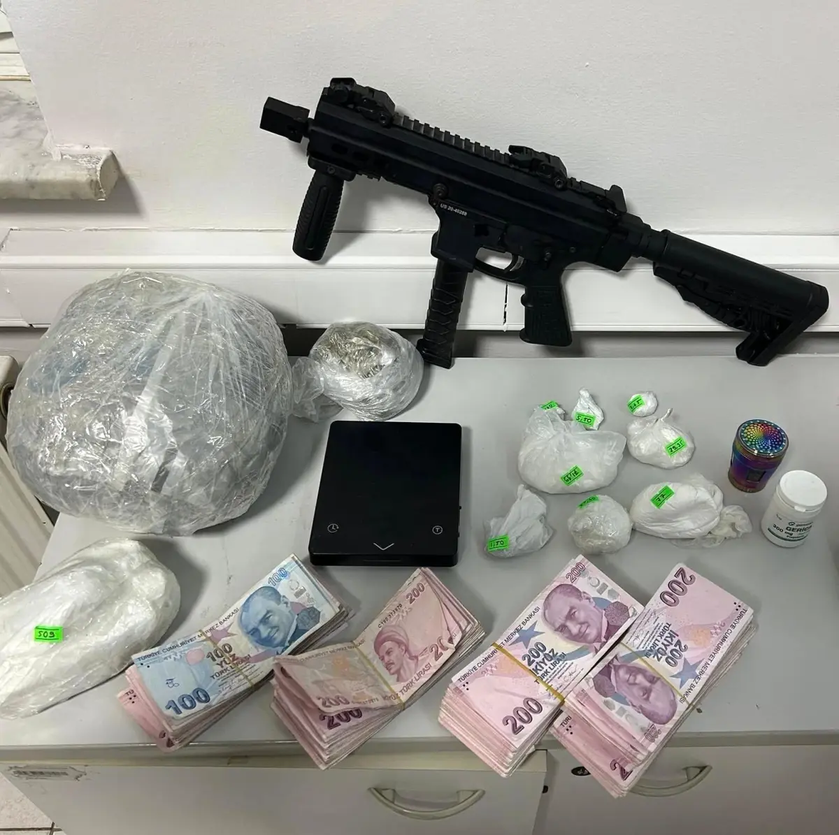 İzmir’de Firari Hükümlü Hobi Bahçesinde Yakalandı!