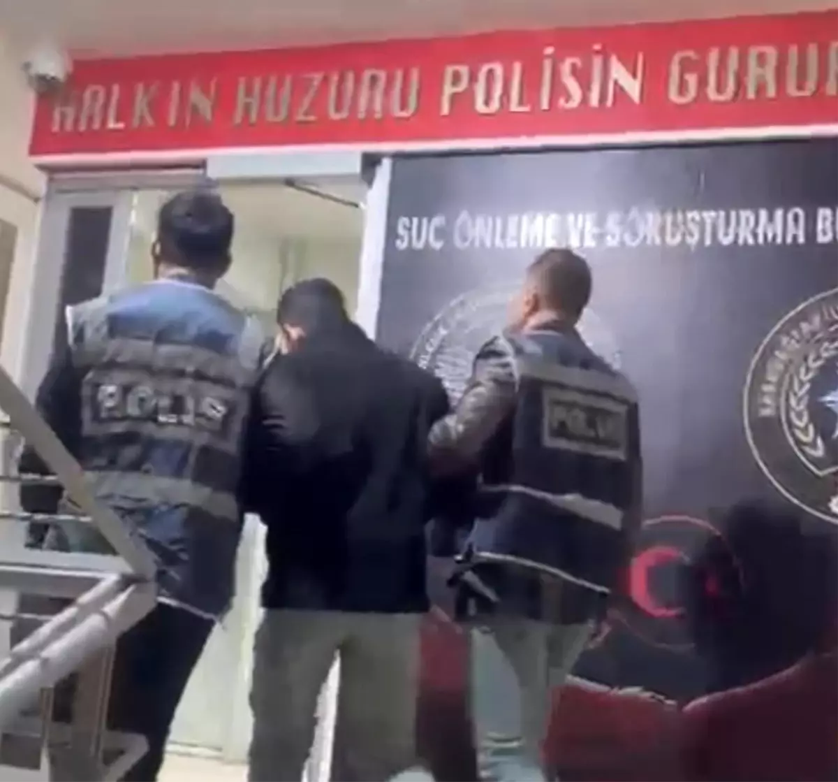 İzmir’de Firari Hükümlü Konteynerde Yakalandı!