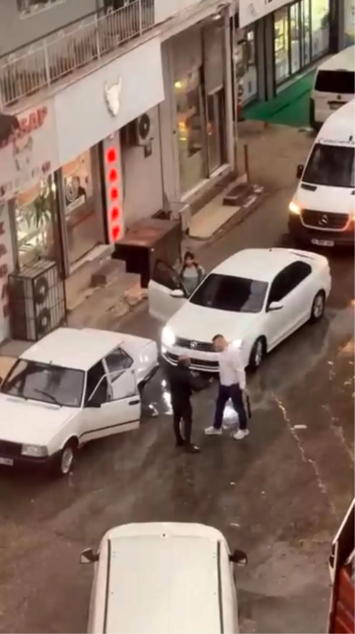 Trafikte Kavga: Sürücü Bıçakla Kovaladı, Tutuklandı!