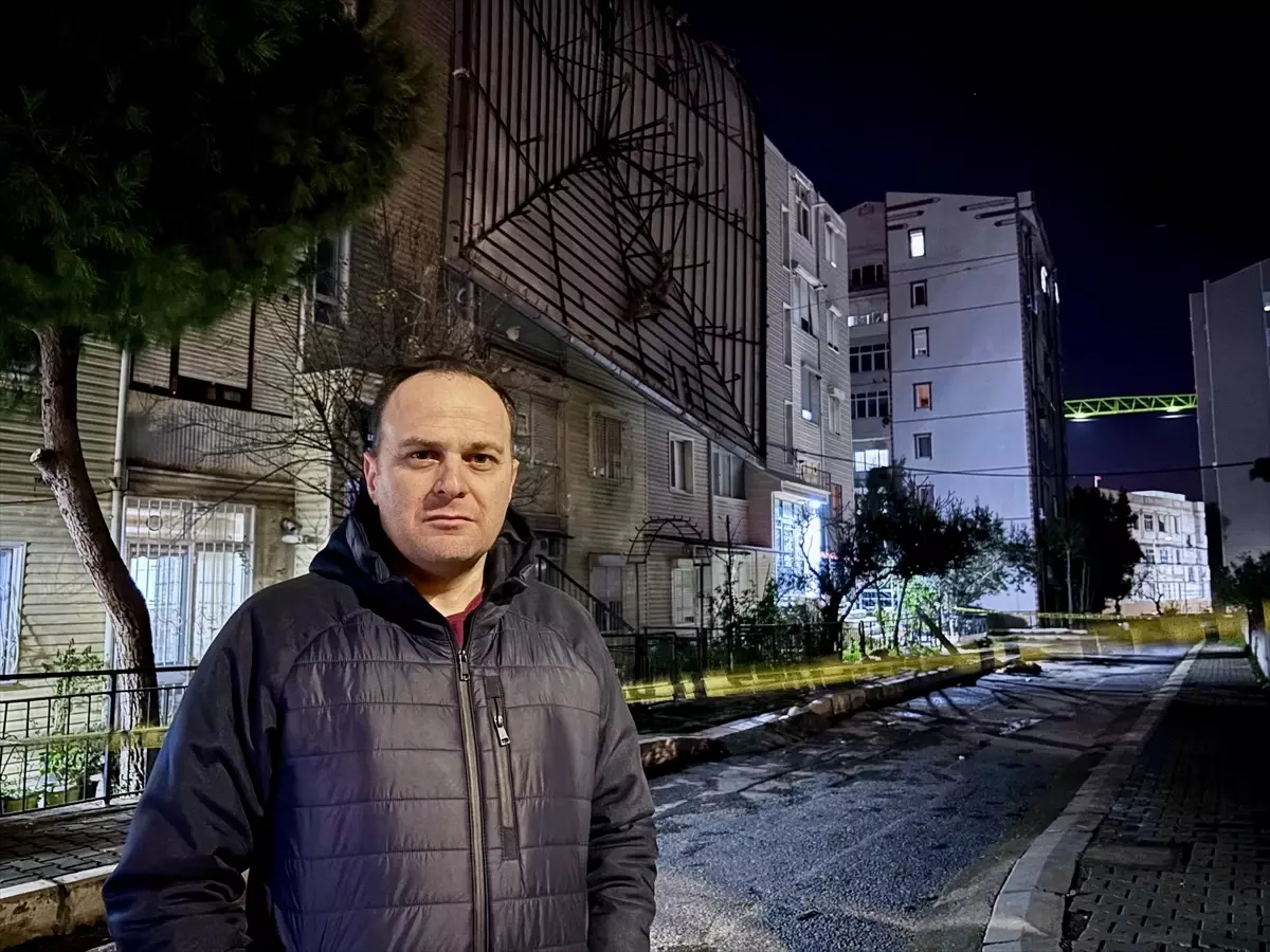 Fırtına İzmir’de Çatıları Uçurdu, Panik Yarattı!