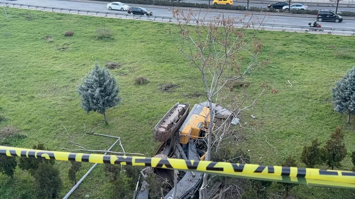 Tır Viyadükten Düştü: 3 Yaralı!
