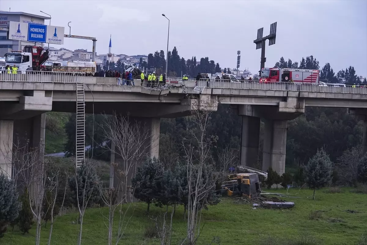 İzmir’de Tır Viyadükten Düştü: 3 Yaralı!