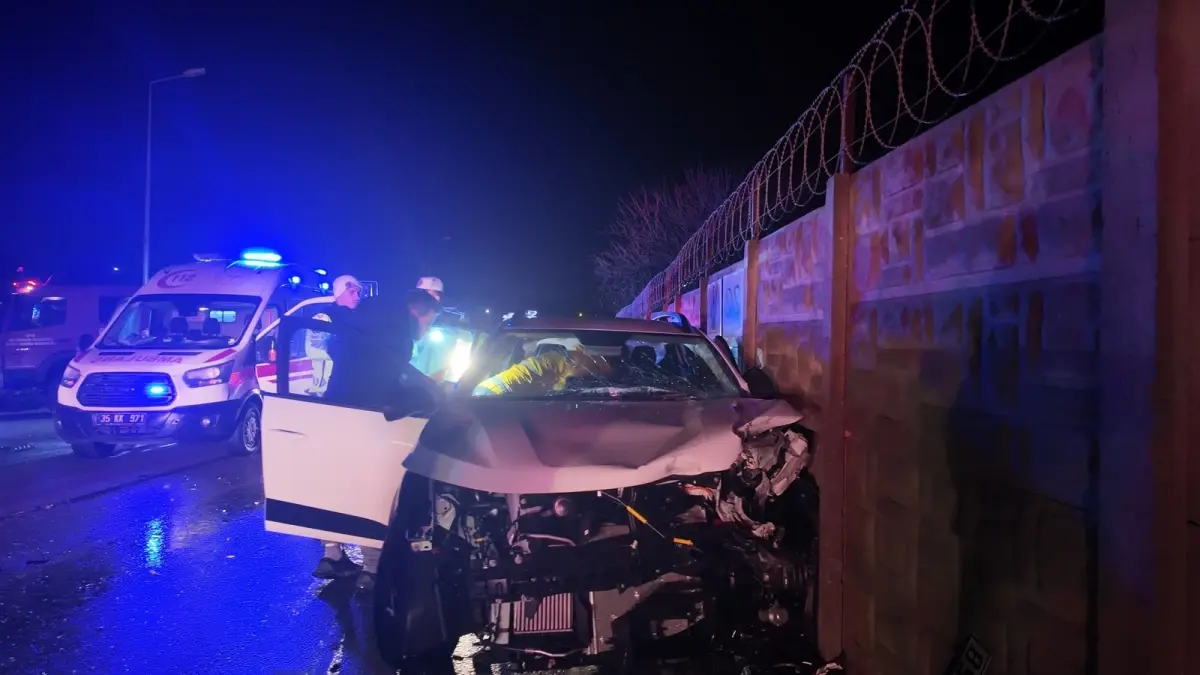 Foça’da Trafik Kazası: 6 Yaralı, 2 Ağır!