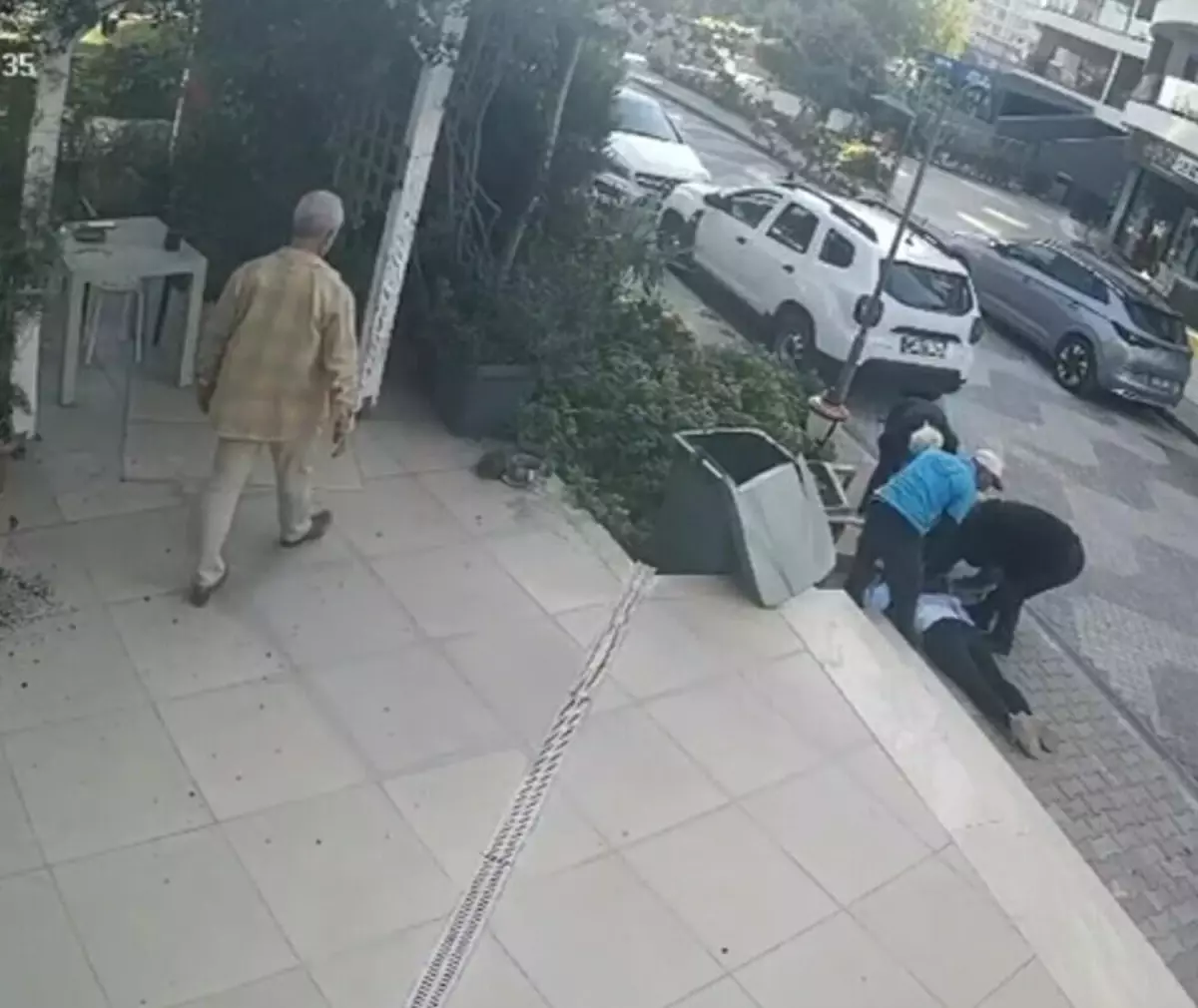 Emlakçıda Çiçek Tartışması Kanlı Bitti!