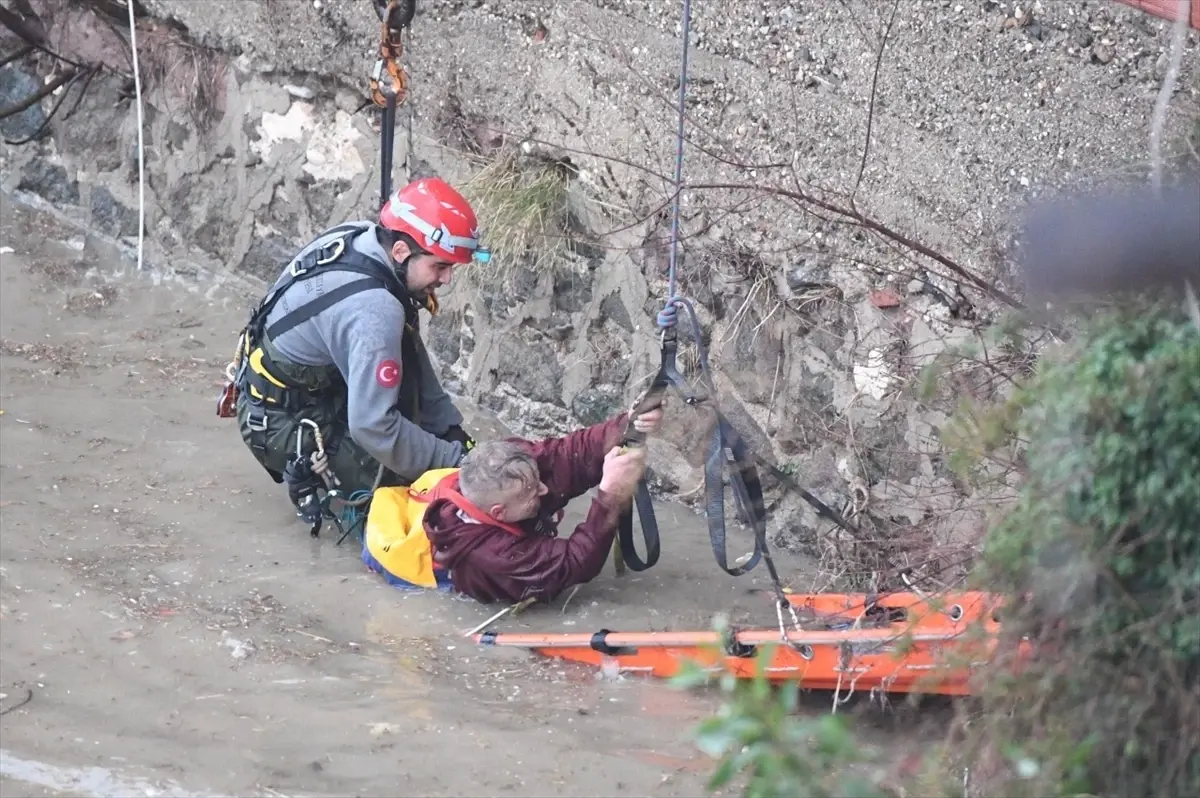 İzmir’de Şiddetli Sağanak Hayatı Olumsuz Etkiledi!